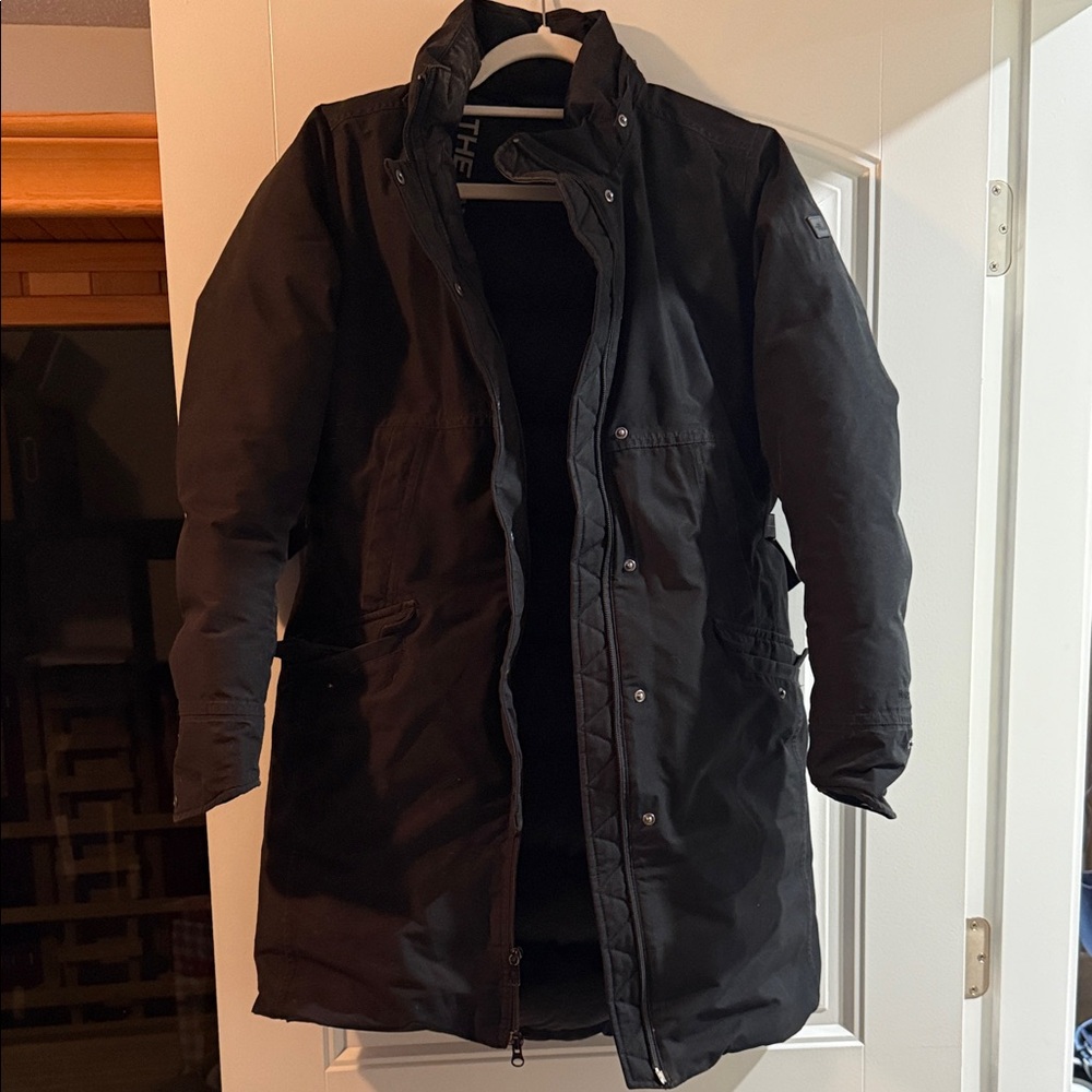 The North Face Women's Black Ski/Snow Parka with Faux Fur Trim - Picture 2 of 8